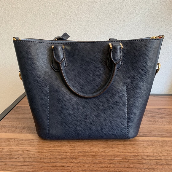Michael Kors Greenwich Medium Grab Bag - Picture 4 of 8